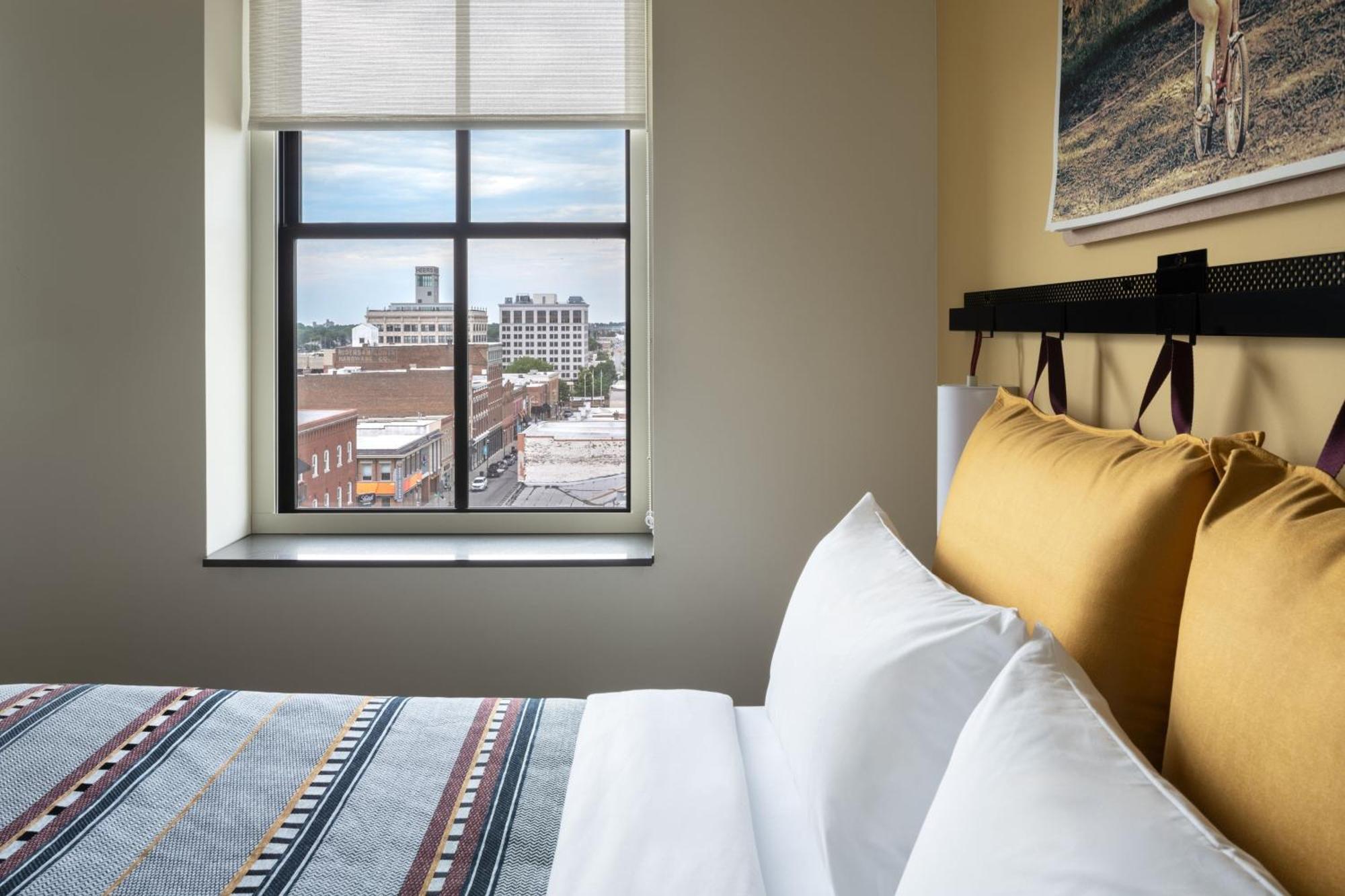 Hotel Moxy Springfield Downtown Extérieur photo